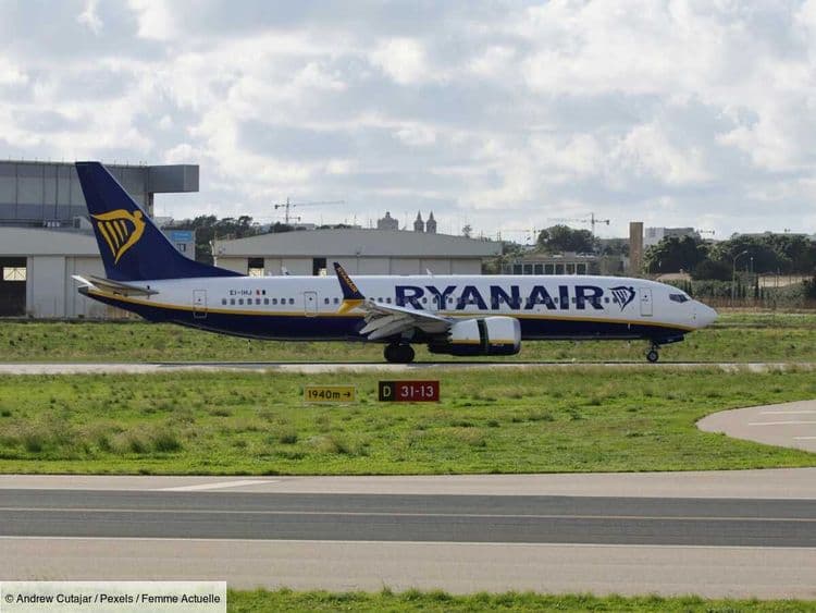 "Il se passe quelque chose d’étrange" : en Espagne, des passagers évacuent par eux-mêmes en descendant par l’aile de leur avion