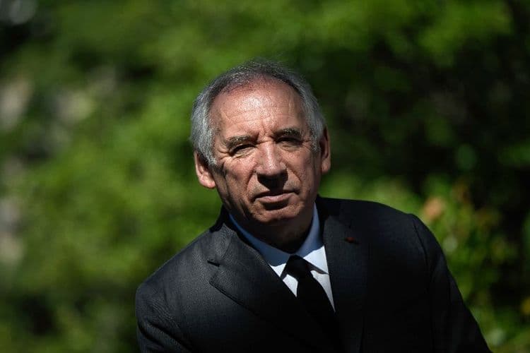 "Des chemins pour l'écologie sont à portée de main", affirme Bayrou