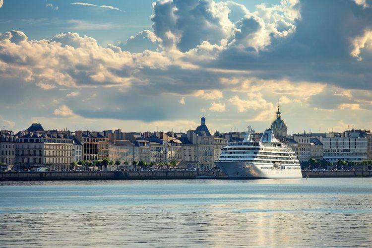 Le maire de Bordeaux envisage le déplacement plutôt que l’interdiction des paquebots de croisière