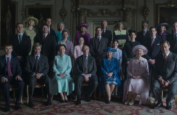 « The Crown » saison 6 : la famille royale vacille dans la dernière bande-annonce de la série