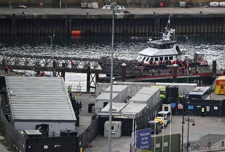 Plus de 1.100 migrants arrivés samedi au Royaume-Uni sur de petites embarcations