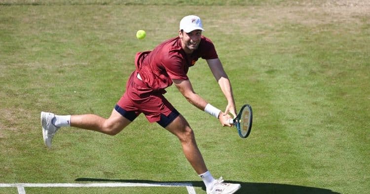 Halle: Halys sort Bonzi, Tsitsipas a souffert