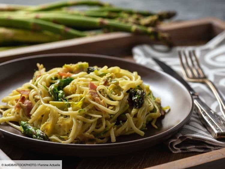 La recette qui va faire bondir les Italiens : les asperges façon carbonara