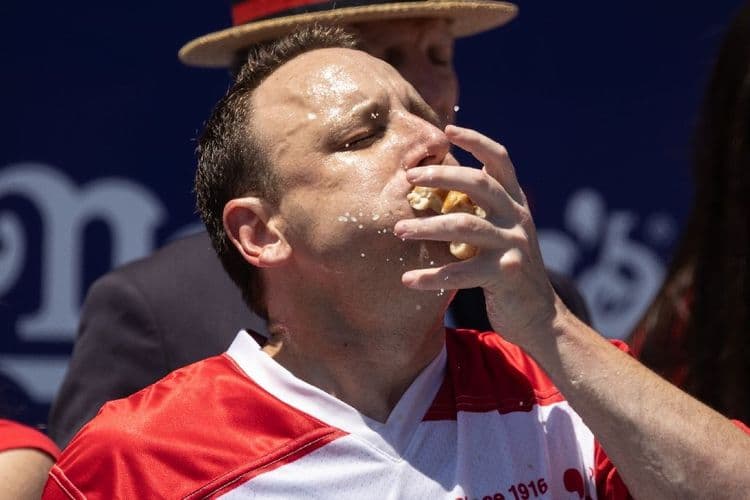 Aux Etats-Unis, la guerre des mangeurs de hot dogs bat son plein