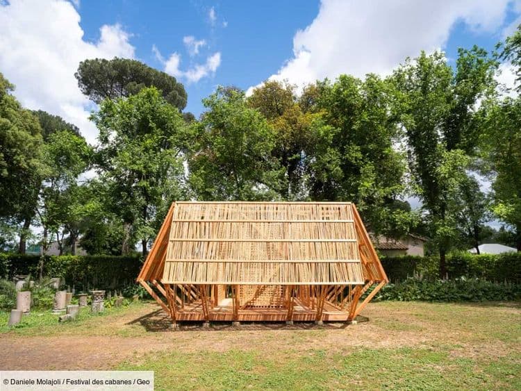 Sous les pins centenaires de Rome, de drôles de cabanes s'installent pour l'été