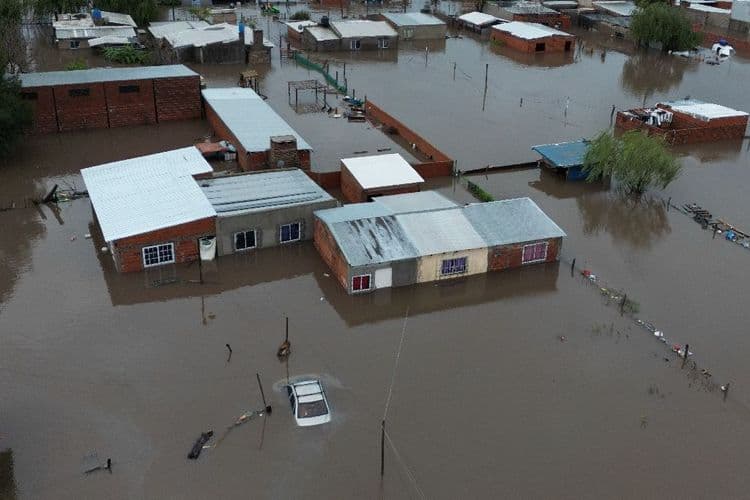 Pluies et inondations en Argentine: 2.500 évacués dans la région de Buenos Aires