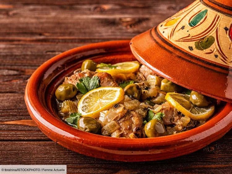 "Et si on préparait ensemble un tajine selon les règles de l'art ?" : Julie Andrieu partage sa recette au poulet et aux olives