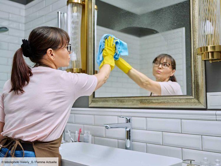 Marre des éclaboussures sur le miroir de votre salle de bains ? La recette magique pour les éviter