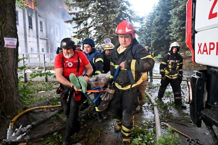 Puissante attaque russe contre Kharkiv, cinq morts en Ukraine