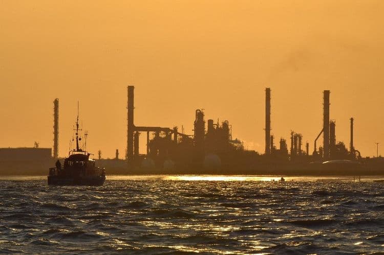 Pétrole: l'avenir des raffineries françaises en question