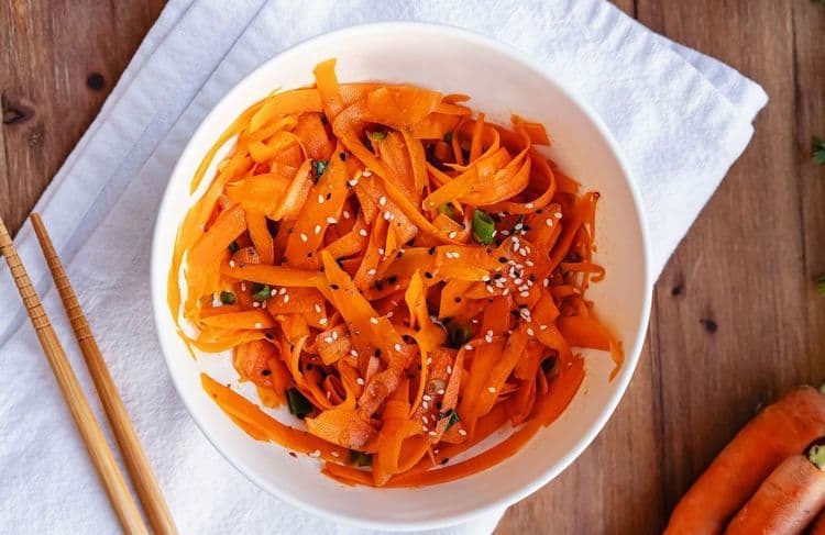 Comment faire la salade de rubans de carotte, le plat de l’été qui cartonne sur les réseaux