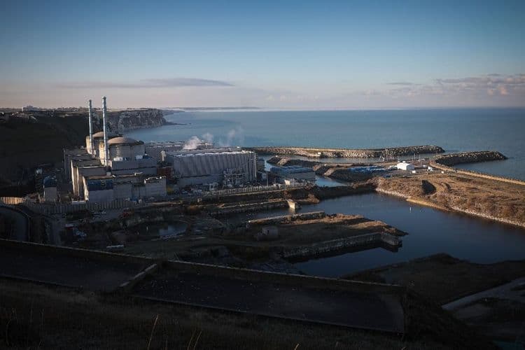 Le gouvernement acte la relance de la filière nucléaire en France