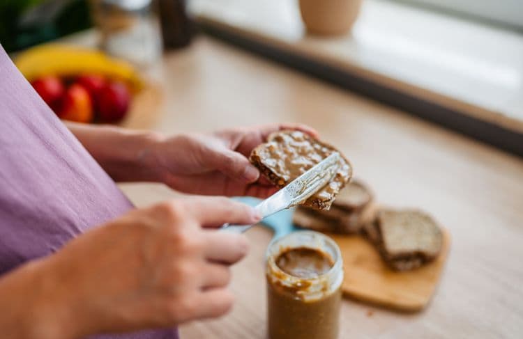 Beurre de cacahuète, steak végétal… Ces 4 aliments sont des faux amis pour la santé