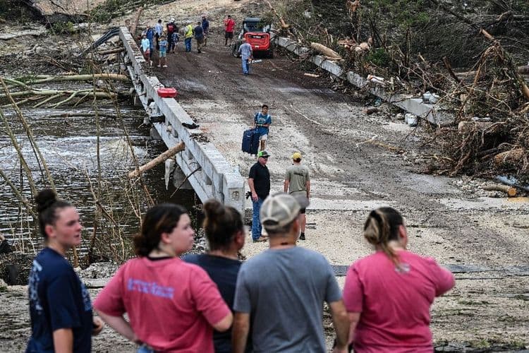 Inondations au Texas: le bilan relevé à 43 morts, une trentaine d'enfants recherchés