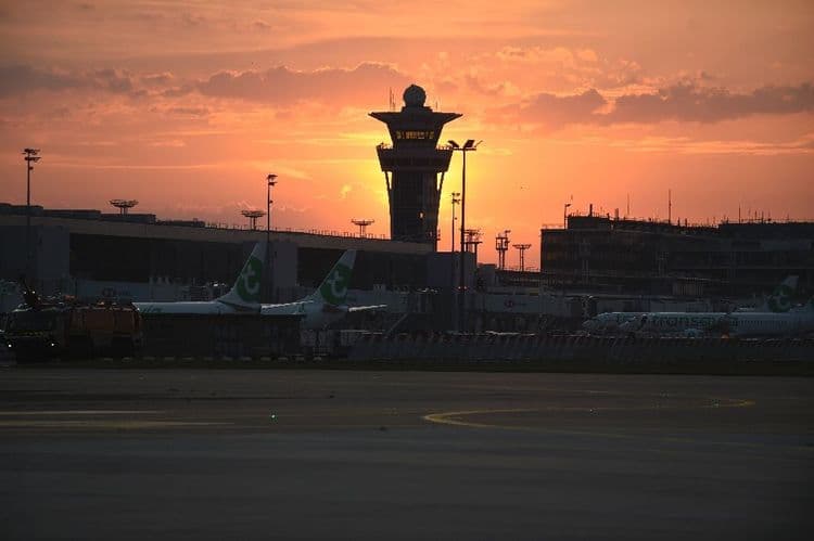 Contrôleurs en grève: le trafic aérien très perturbé jeudi à Paris et dans le Sud