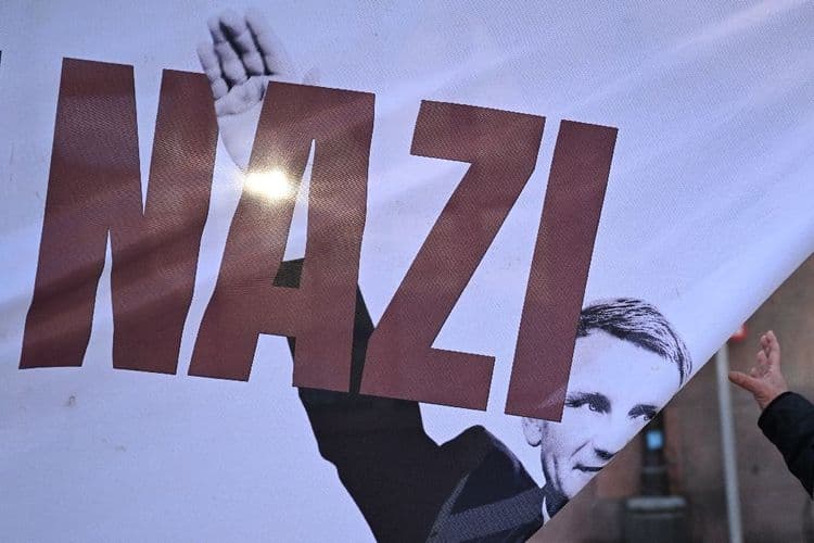 Allemagne: prison avec sursis requise contre un dirigeant de l'AfD jugé pour un slogan nazi