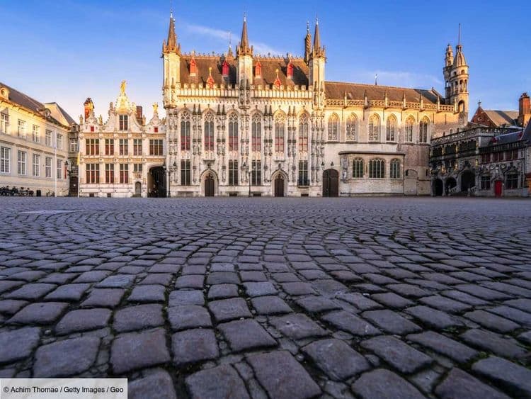 Les pavés des rues de Bruges disparaissent un à un, et les voleurs ne sont pas loin