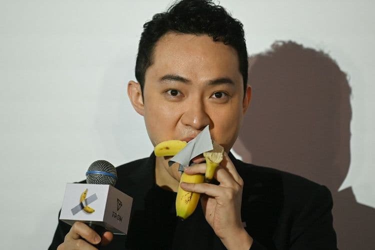 Il mange la banane... qu'il a achetée 6 millions d'euros