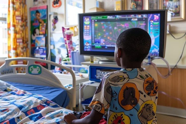 En Écosse, un hôpital pour enfants engage un gamer pour jouer avec les petits patients