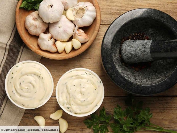 Le meilleur apéro des beaux jours : la recette de la crème d'ail rôti