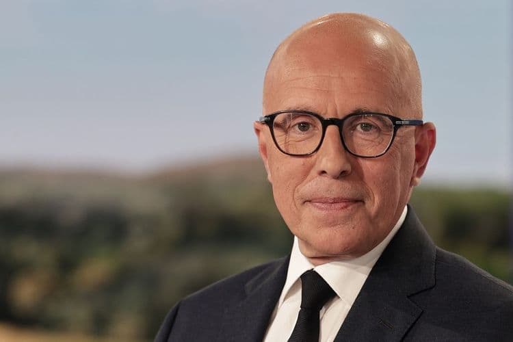 Législatives: Ciotti ouvre une crise à droite, Macron se fait attendre