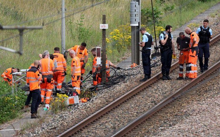 Sabotages sur le réseau SNCF: les passagers s'adaptent, l'enquête avance