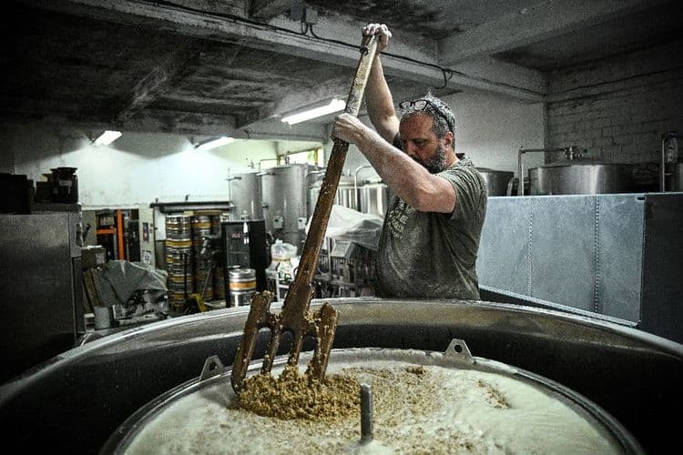 Face à la crise, la brasserie artisanale s'accroche