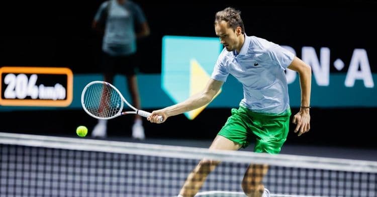 Rotterdam: Medvedev s'en sort en trois sets contre Wawrinka