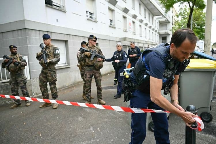 Lycéenne tuée à coups de couteau à Nantes: le profil de l'agresseur au centre de l'enquête