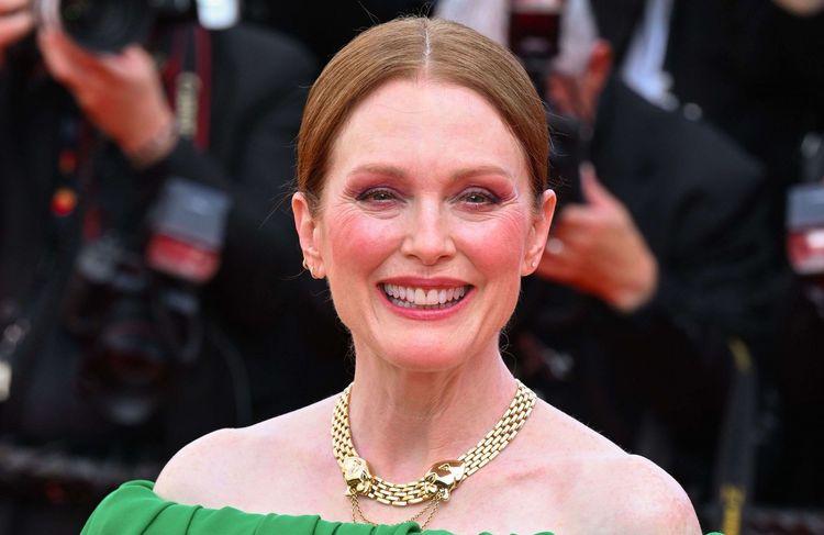 Comme un diamant vert sur tapis rouge : Julianne Moore irradie à Cannes