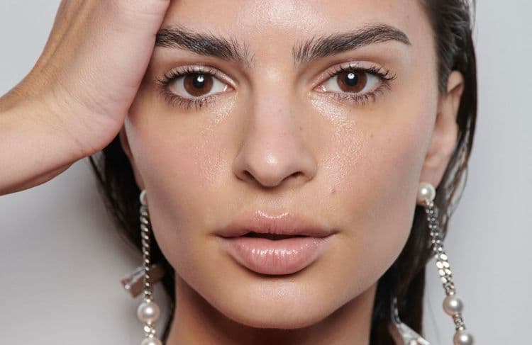 5 couleurs de vernis à ongles qui font ressortir le bronzage en été