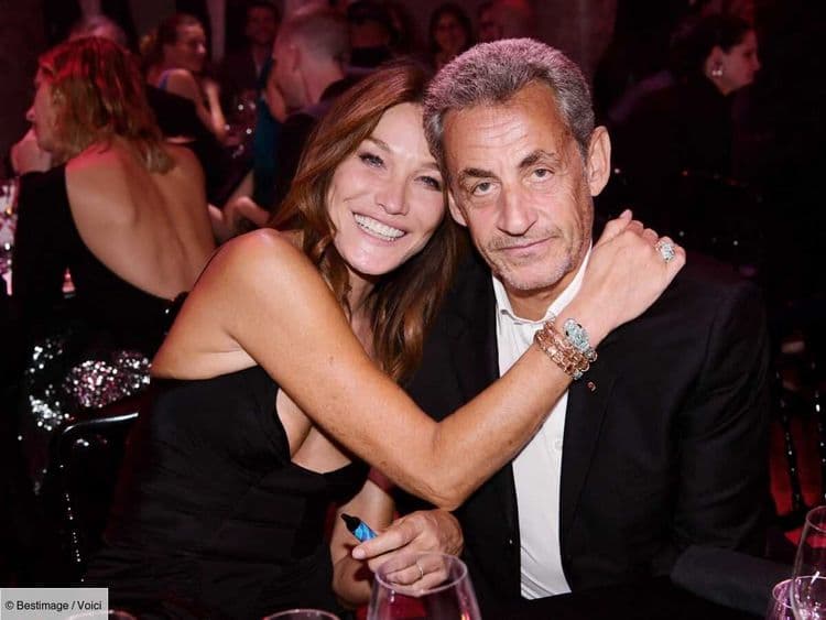 Carla Bruni en vacances avec Nicolas Sarkozy après le retrait de son bracelet, leur vidéo en amoureux séduit les internautes