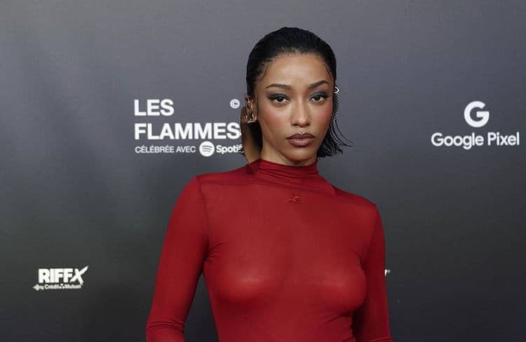 Flammes 2025 : la rappeuse Shay sacrée artiste féminine de l’année