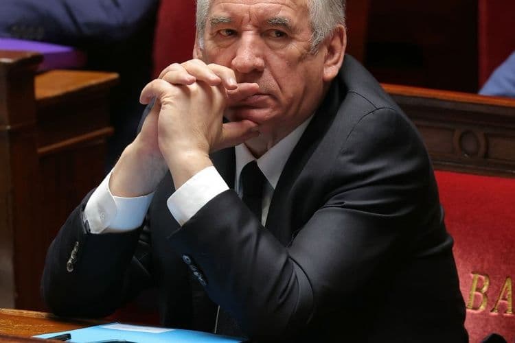 Face aux blocages, Bayrou évoque un référendum sur la réduction de la dette