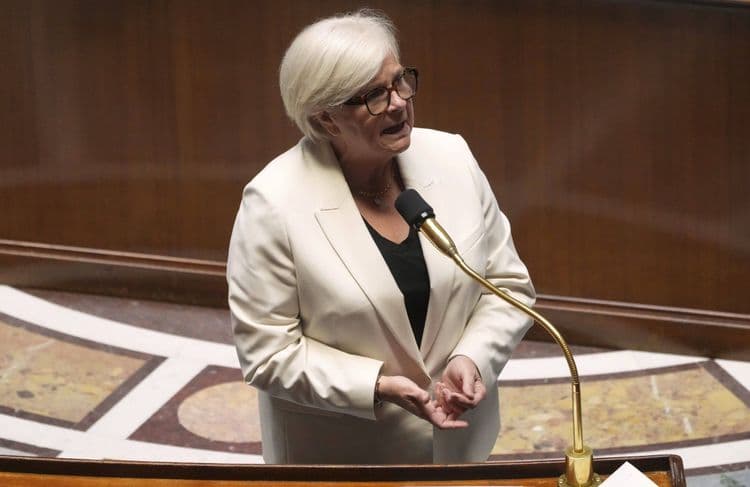 Fin de vie : les députés adoptent les deux textes sur l’aide à mourir et les soins palliatifs
