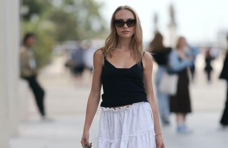 Débardeur et jupe bohème : l’association boho-chic qui fait craquer par les modeuses cet été
