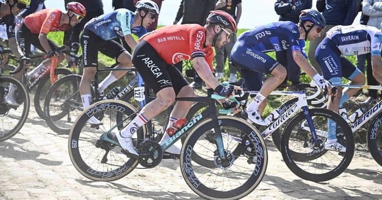 Paris-Roubaix: Sénéchal peste contre son matériel