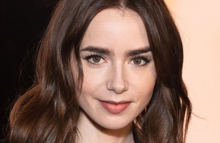 « Emily in Paris » : Lily Collins change radicalement de tête pour la nouvelle saison
