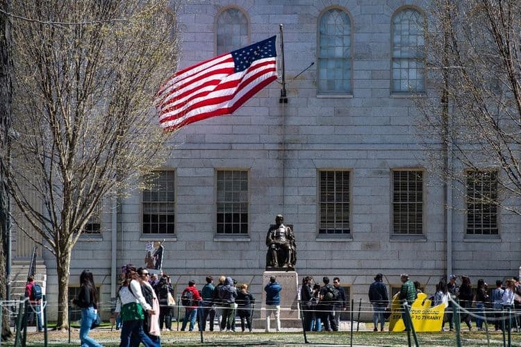 Washington prive Harvard de ses étudiants étrangers, Pékin mécontent