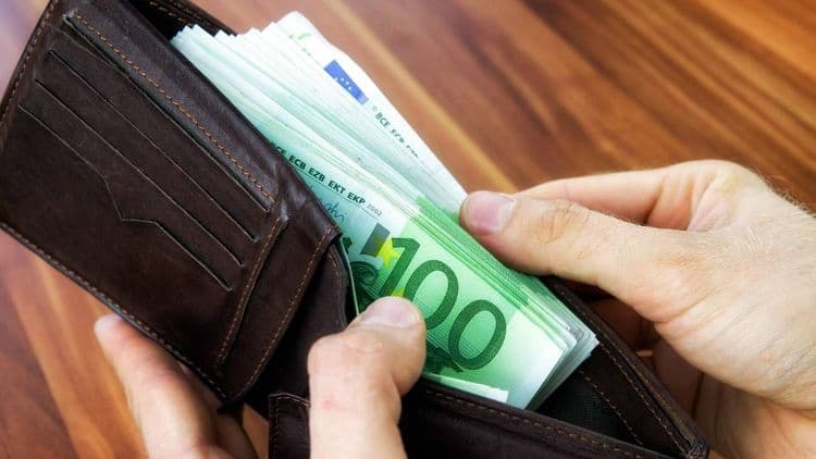 Le montant hallucinant qui « dort » sur les comptes courants des Français