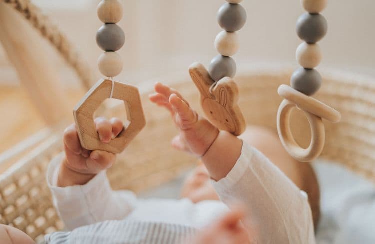 Triste, austère : connaissez-vous la « maman beige » ?