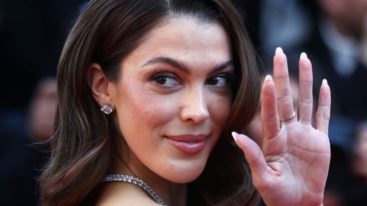 "Bienvenue chez moi" : Iris Mittenaere dévoile sa maison avec dressing XXL et marbre à gogo
