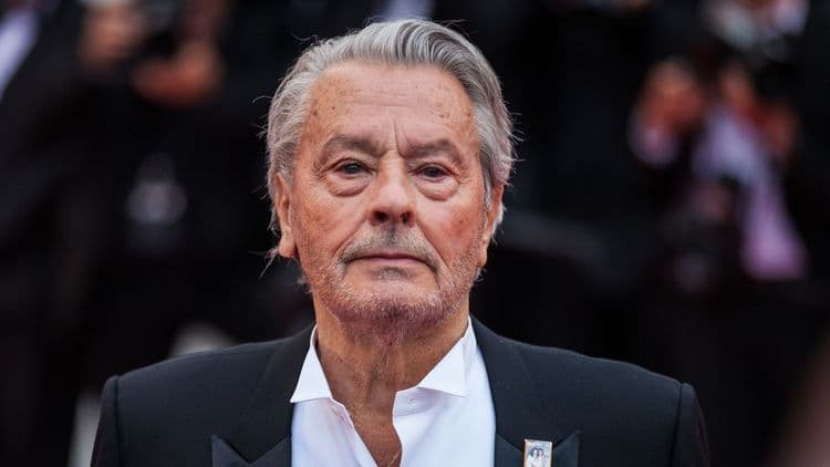 Alain Delon : peu de temps avant sa mort, il a failli tuer sa compagne
