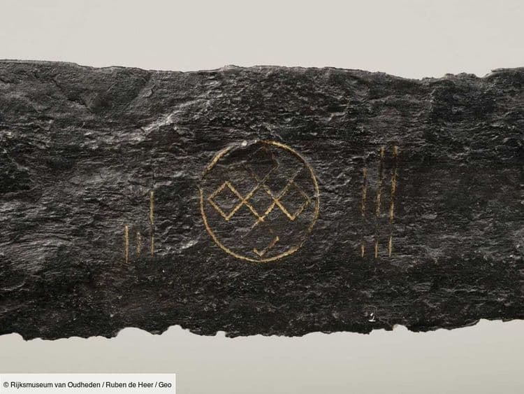 L'Œil de GEO: de fascinants symboles sur une rare épée médiévale retrouvée aux Pays-Bas