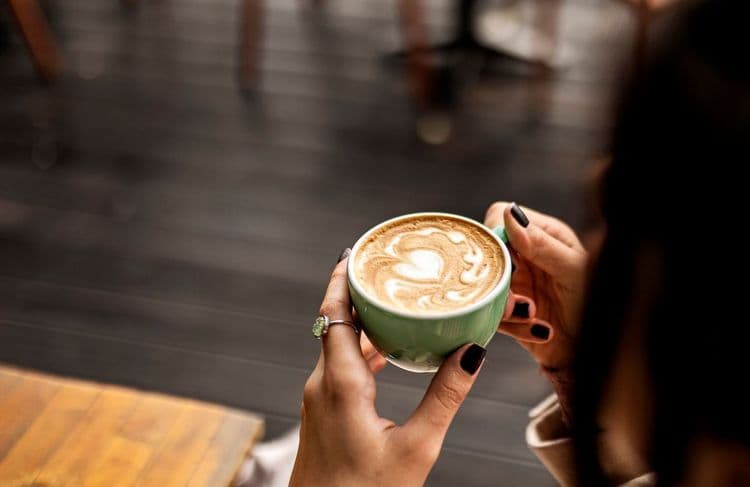 À quelle heure faut-il arrêter de boire du café pour bien dormir ?