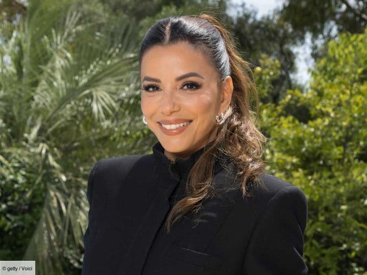 Eva Longoria en vacances : avec son "Beach hair" canon, elle s'affiche sans artifice à la plage