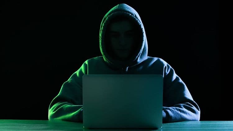 Faux notaire, usurpation d'identité... Méfiez-vous de ces 3 arnaques qui sévissent en novembre