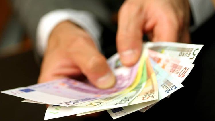 La carte bancaire domine, mais le cash résiste : pourquoi les Français sont accros aux espèces