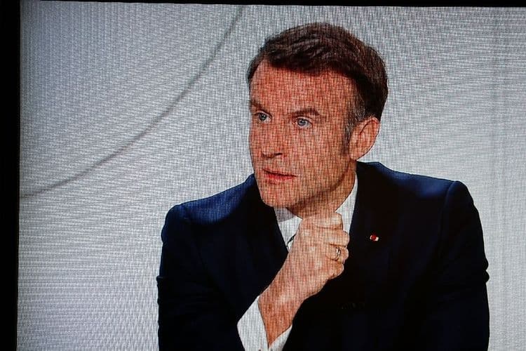 Macron: il faut être "prêts à répondre" à l'"escalade" russe, mais "jamais nous ne mènerons d'offensive"