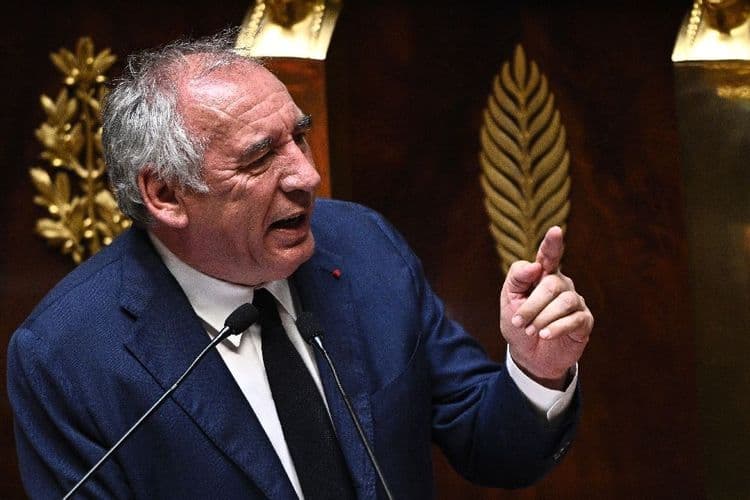 Retraites: le PS veut censurer Bayrou, le RN renvoie aux budgets